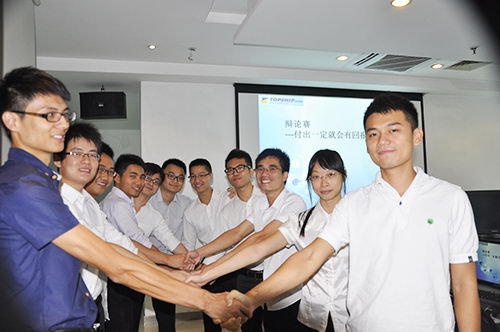 兩方團(tuán)隊握手言歡