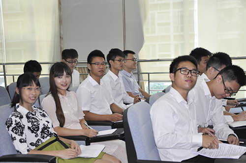 稚嫩的臉龐、燦爛的笑容~