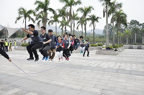 跑累了，我們想在空中飛一會兒~