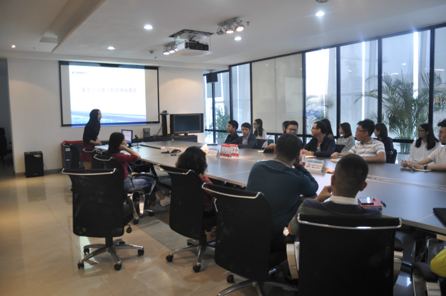 每一位新員工都認(rèn)真的匯報