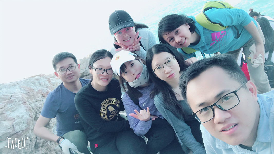 來來來，自拍一下先！