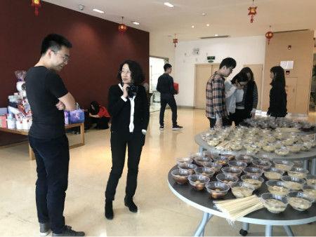 王姐：“這湯圓一定很好吃！”